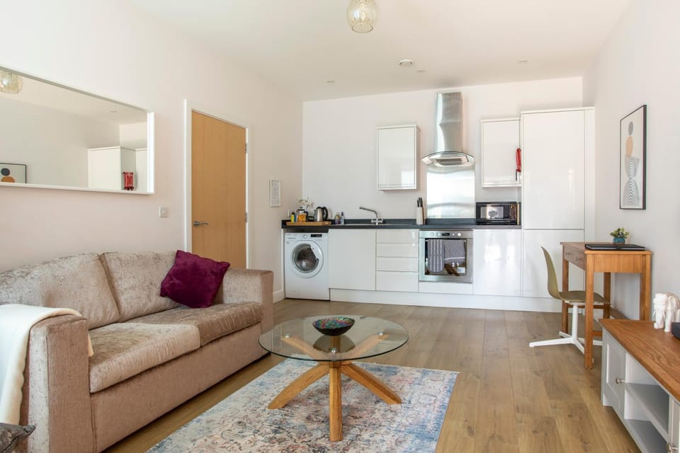Kitchen or kitchenette, Living room, Seating area, Dining area, stove