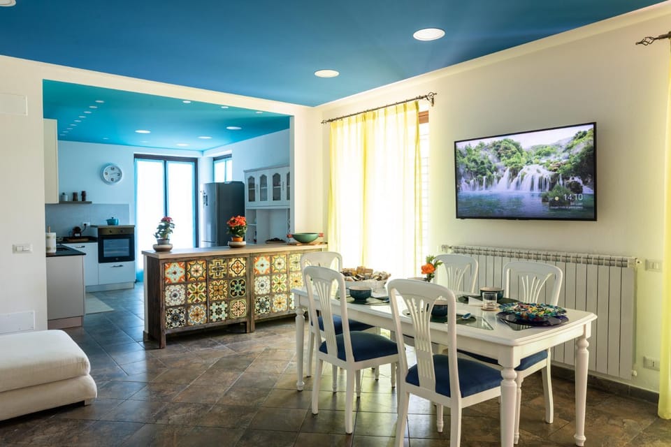 TV and multimedia, Living room, Dining area