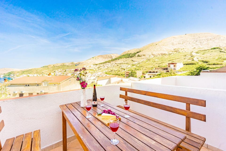 View (from property/room), Balcony/Terrace, Balcony/Terrace, Dining area, Mountain view