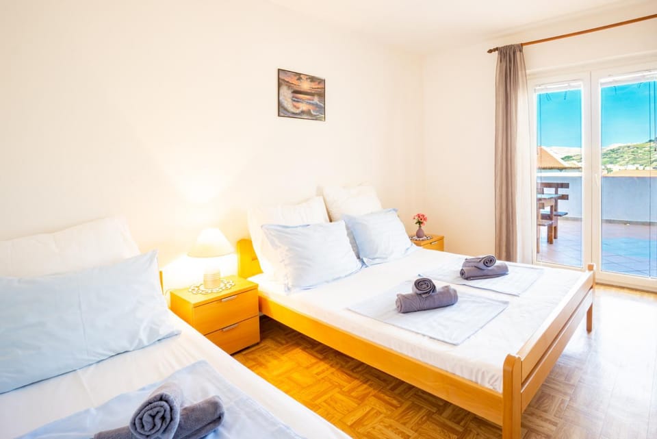 Bed, View (from property/room), Balcony/Terrace, Living room, Bedroom