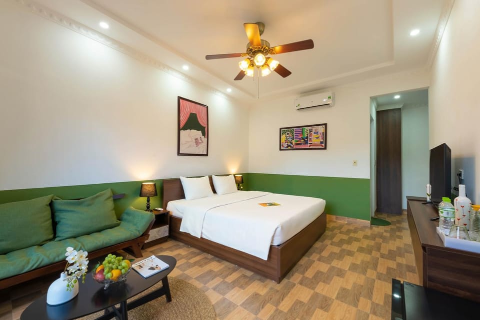 Photo of the whole room, Bedroom