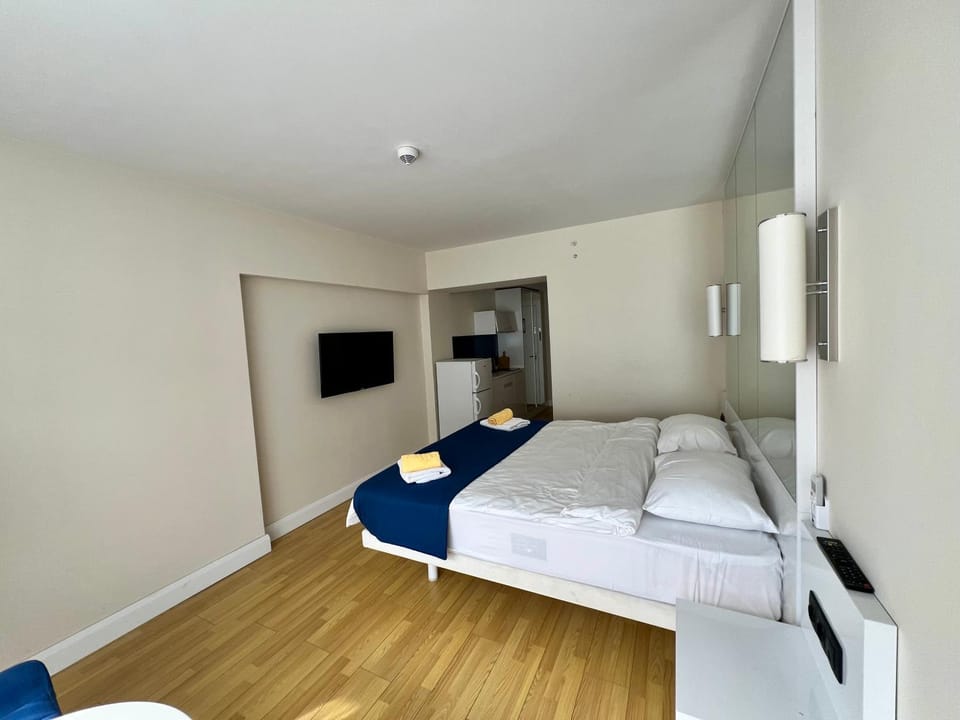 Bed, TV and multimedia, Photo of the whole room, Evening entertainment