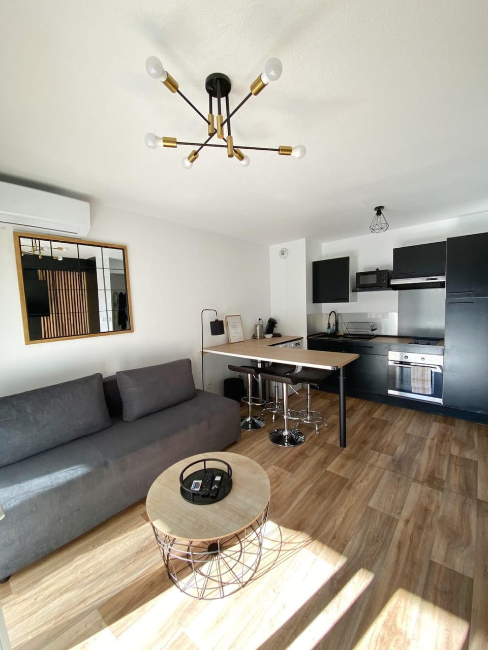 TV and multimedia, Living room, Seating area