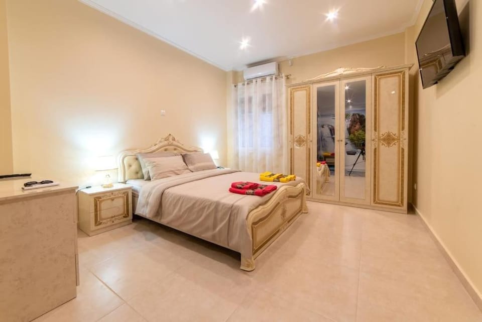 TV and multimedia, Bedroom, towels, wardrobe