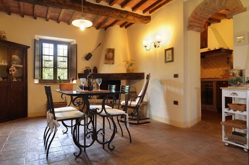 Coffee/tea facilities, Kitchen or kitchenette, Living room, Photo of the whole room, Decorative detail, Dining area, Family