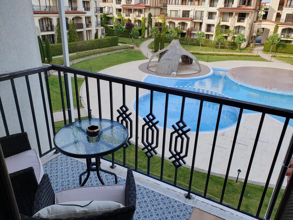 Balcony/Terrace, Pool view