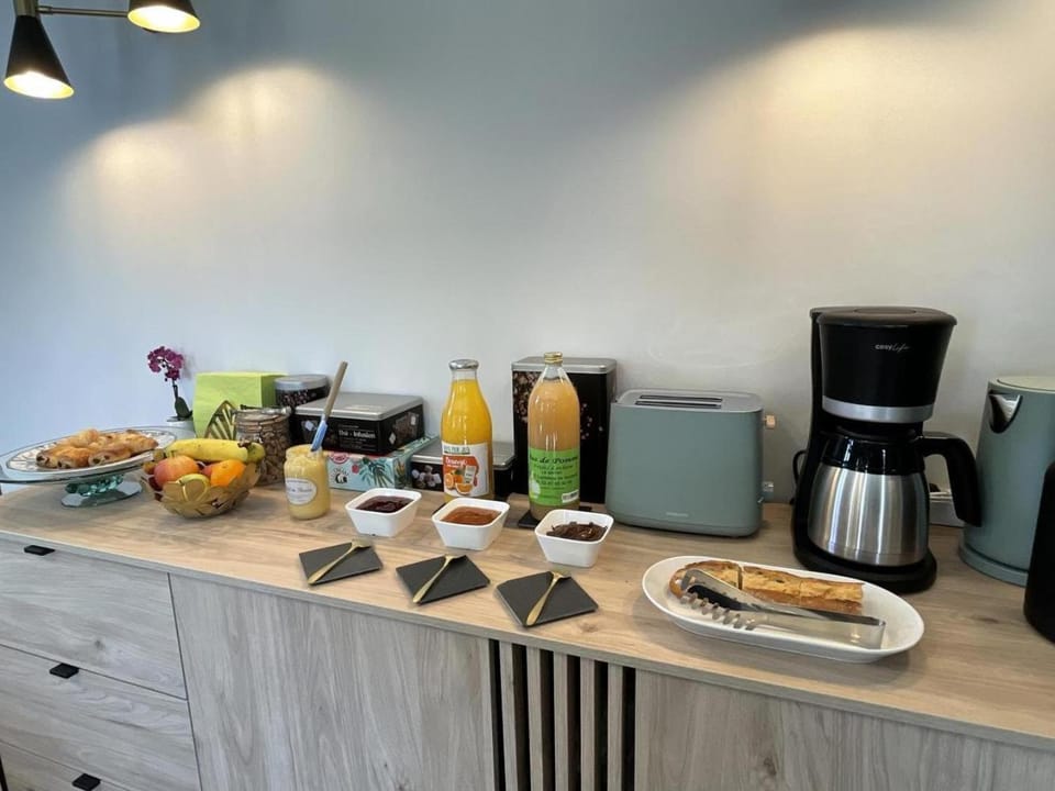 Food and drinks, Food, Breakfast, Buffet breakfast, toaster, Internal: Not applicable to any particular room