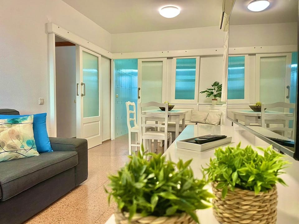 Living room, Photo of the whole room, Seating area, Dining area