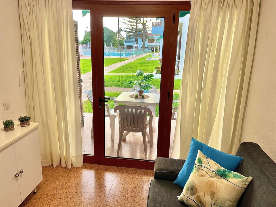 Patio, Garden, View (from property/room), Balcony/Terrace, Living room, Seating area, Garden view