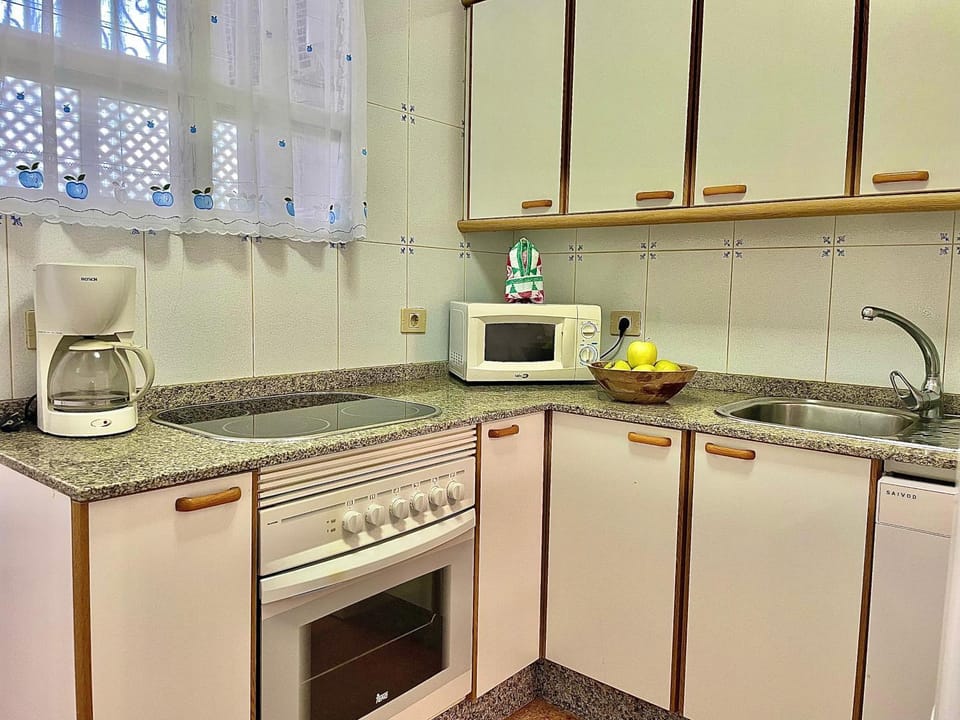 Coffee/tea facilities, Kitchen or kitchenette, dishwasher, minibar, pet friendly, stove, toaster