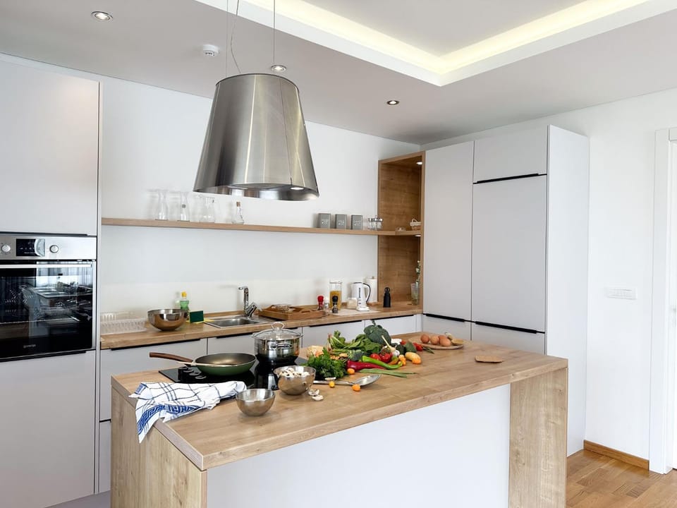 Kitchen or kitchenette, Food and drinks, Food, oven, stove