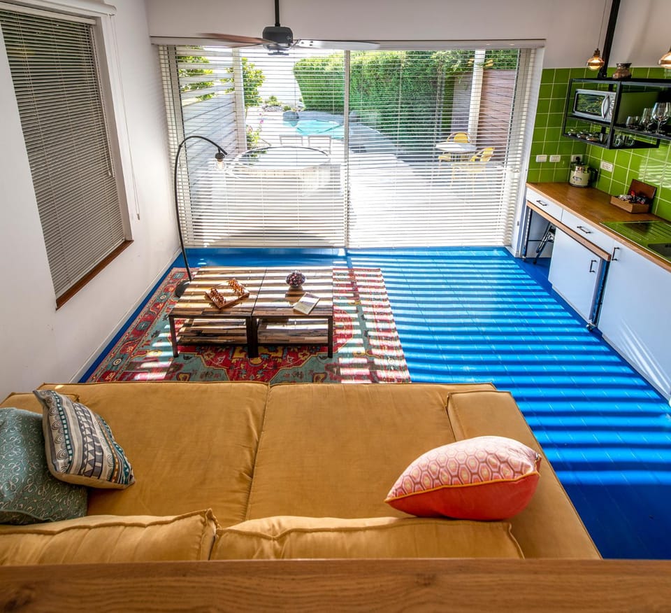Kitchen or kitchenette, Seating area