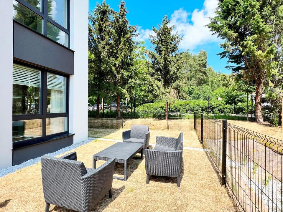 Property building, Day, Natural landscape, Garden, Seating area, Garden view