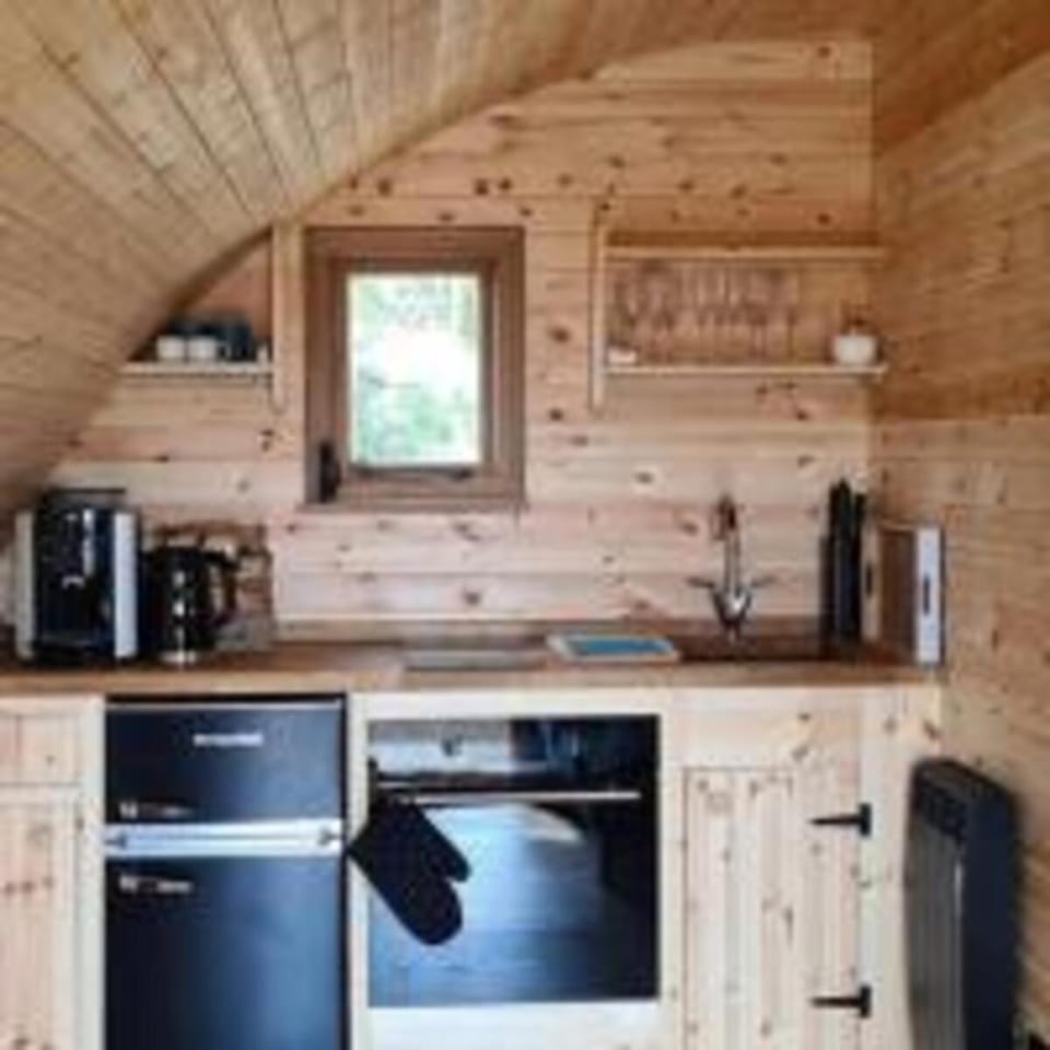 Coffee/tea facilities, pet friendly, stove, toaster