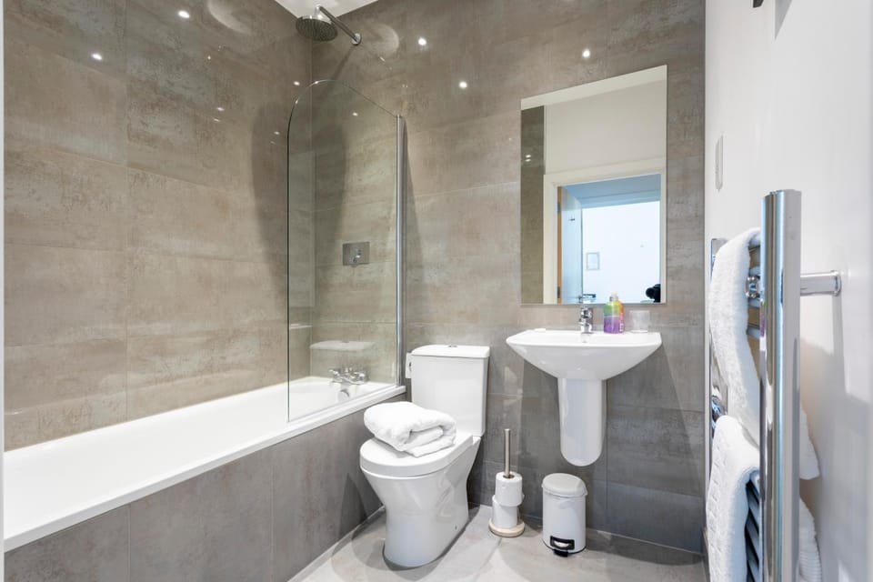 Shower, Bathroom, Bath, towels