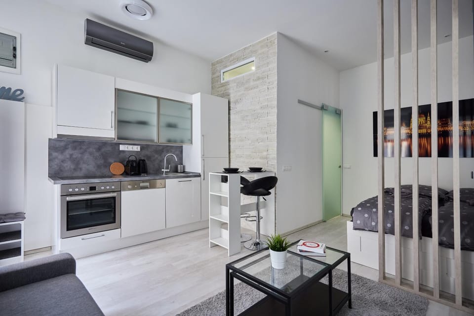 Bed, Kitchen or kitchenette