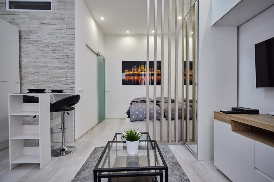 Bed, Seating area