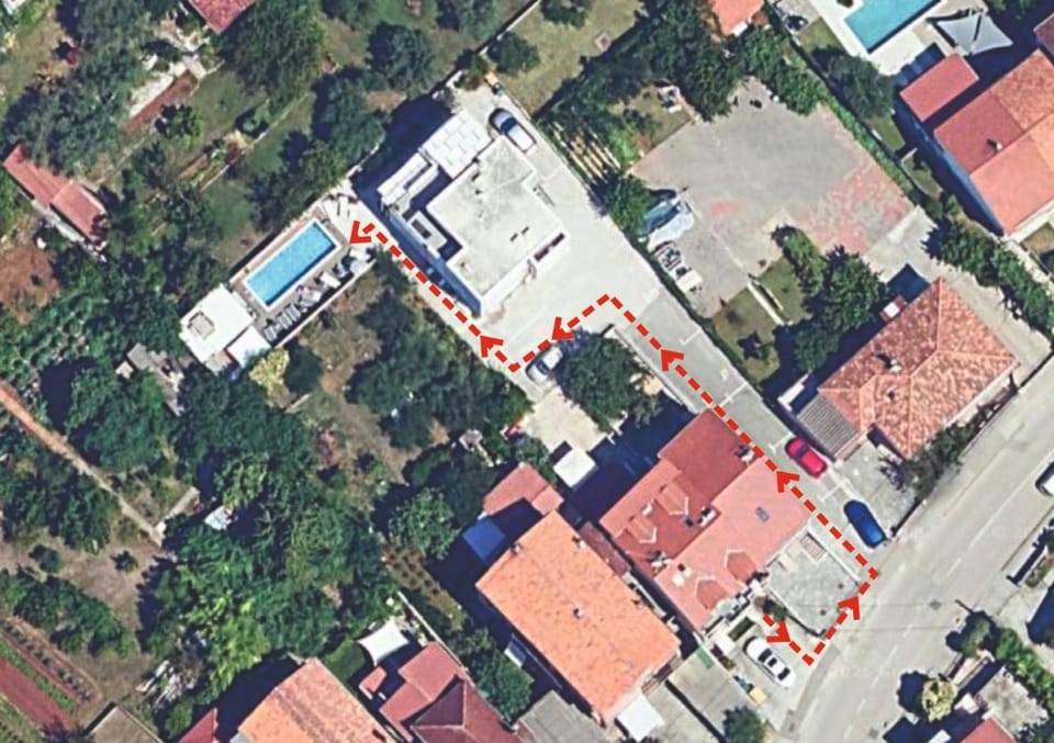 Property building, Bird's eye view, Location