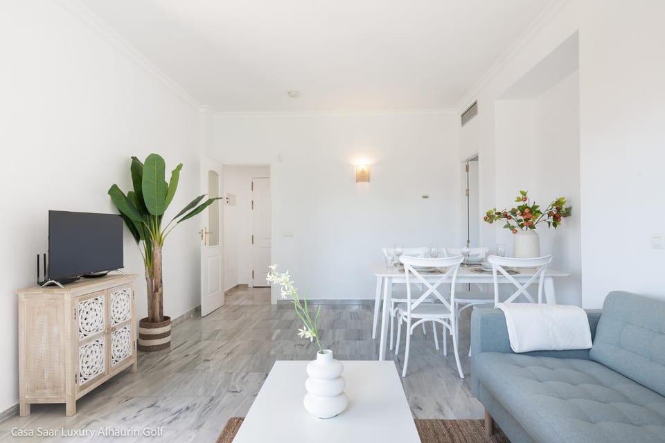 TV and multimedia, Seating area, Dining area