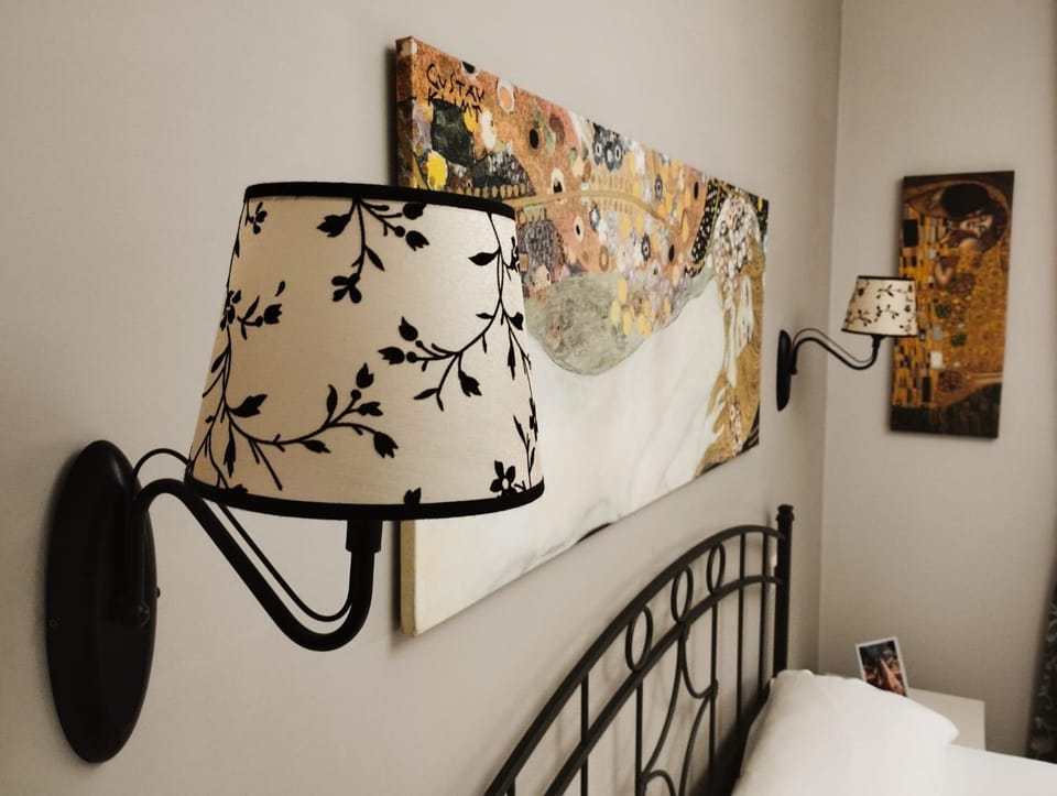 Bed, Photo of the whole room, Decorative detail, Bedroom