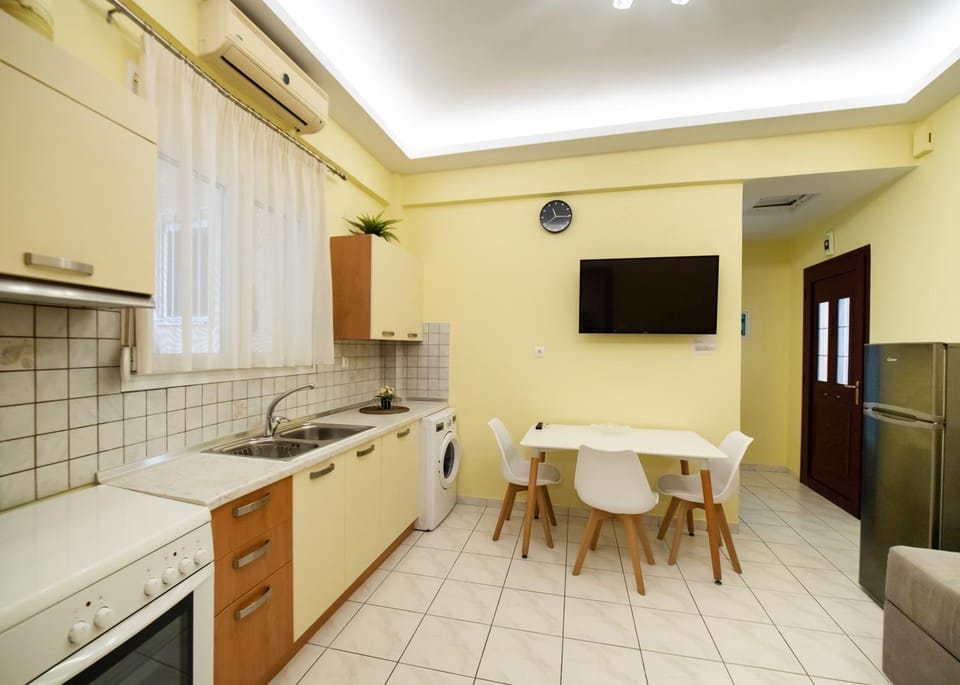 TV and multimedia, Kitchen or kitchenette, Living room, Seating area, Dining area, pet friendly, stove