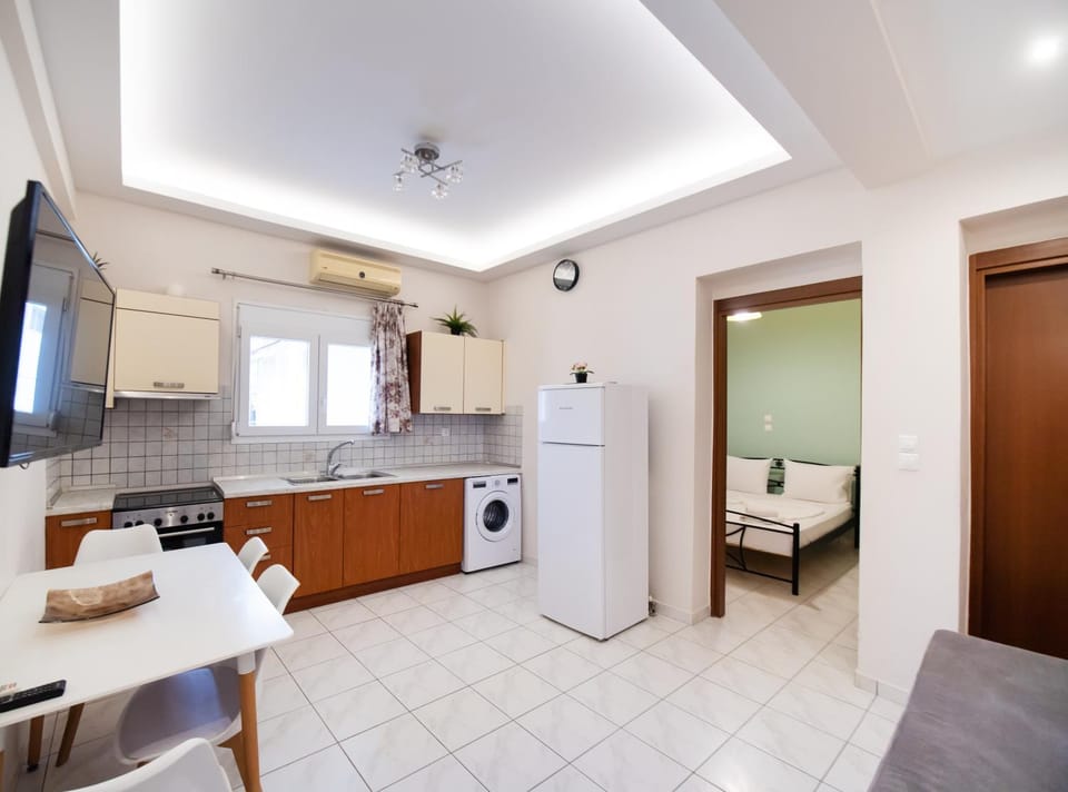 TV and multimedia, Kitchen or kitchenette, Living room, Seating area, Dining area, Bedroom, washing machine
