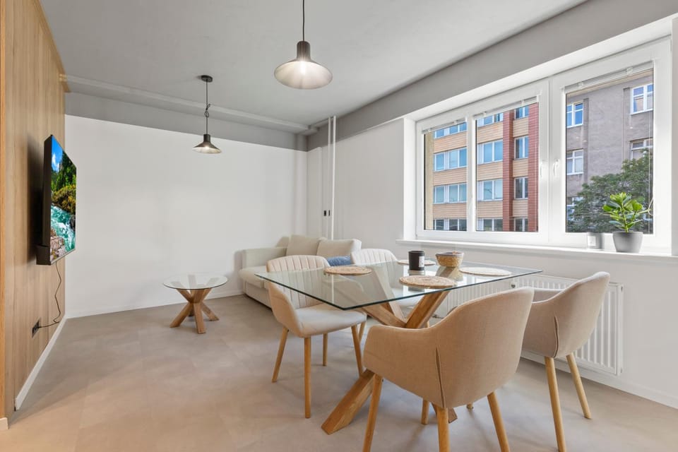 TV and multimedia, Living room, Seating area, Dining area