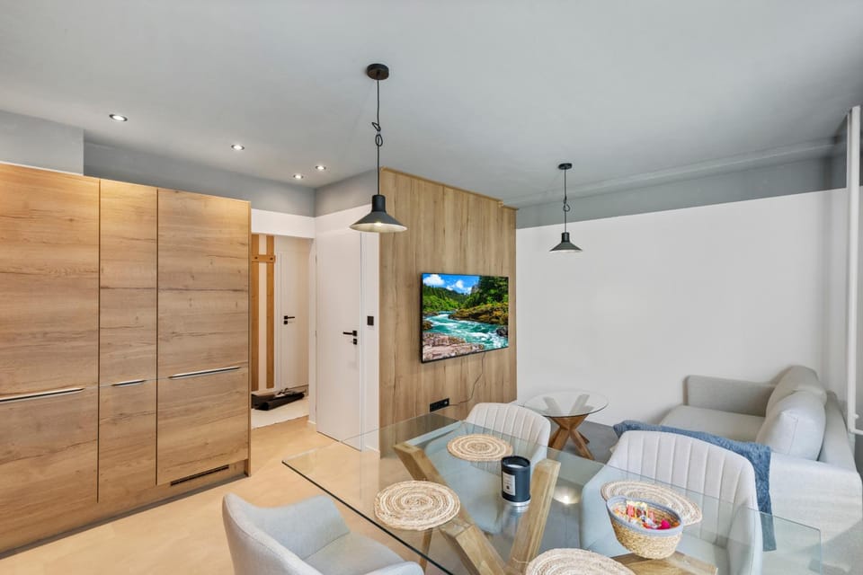 Communal lounge/ TV room, TV and multimedia, Kitchen or kitchenette, Living room, wardrobe