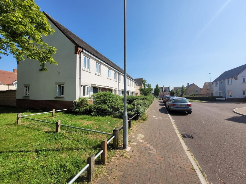 Property building, Spring, Day, Neighbourhood, Street view, Parking
