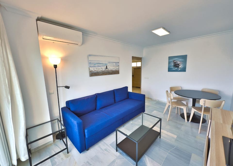 Living room, Seating area, Dining area, air conditioner