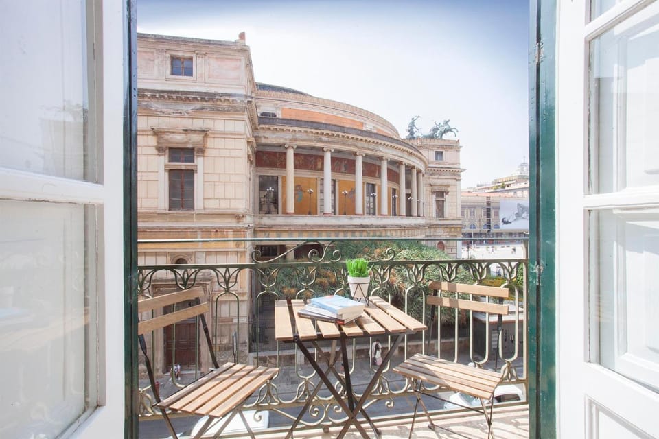 The house Politeama Palermo Historic center Apartment in Palermo