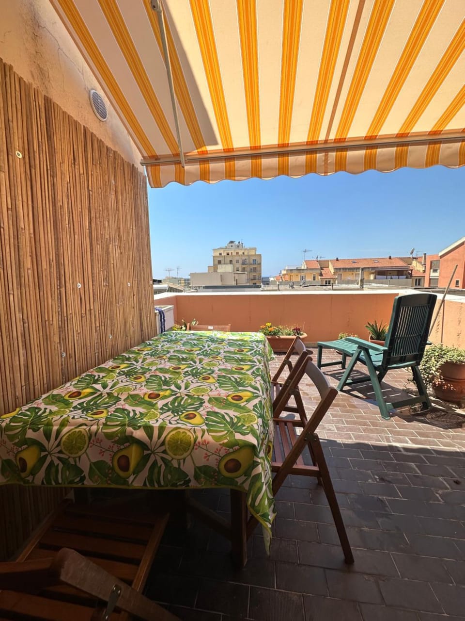 Day, View (from property/room), Balcony/Terrace, Photo of the whole room, Seating area, Dining area, sunbed