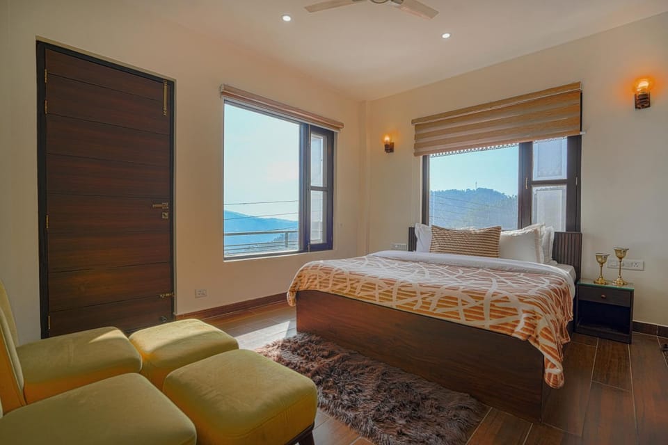 Bed, Natural landscape, Photo of the whole room, Bedroom