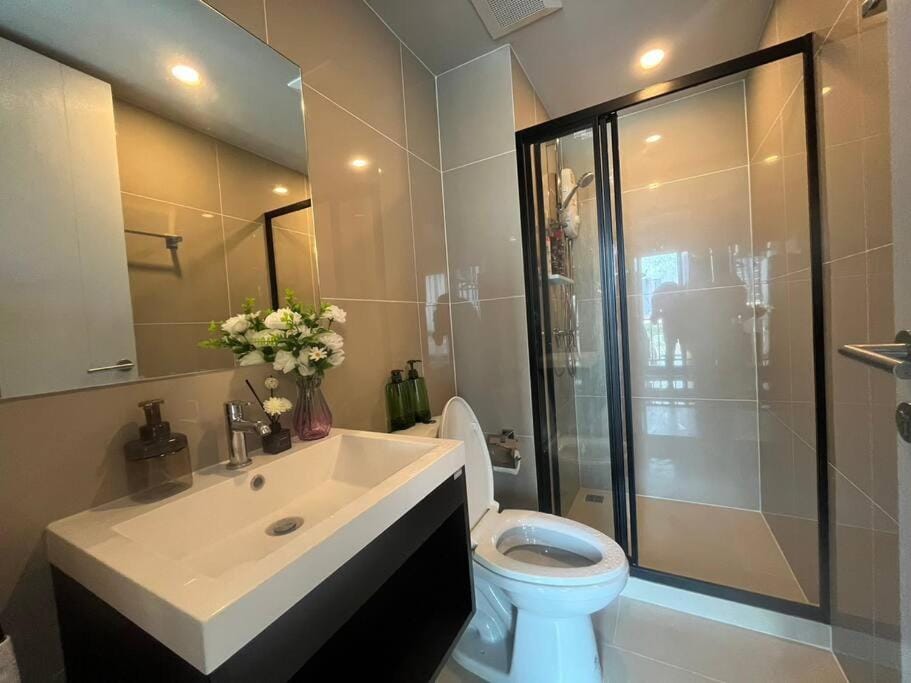 Shower, Toilet, Bathroom