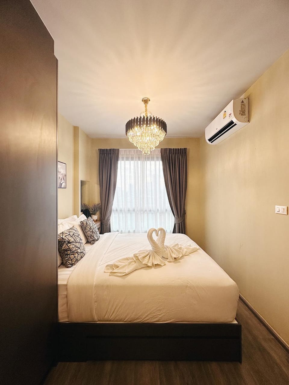 Bed, Photo of the whole room, Bedroom, towels, air conditioner