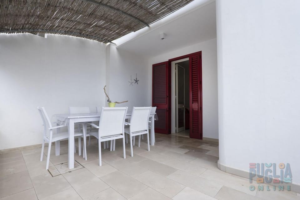 Patio, Living room, Seating area, Dining area