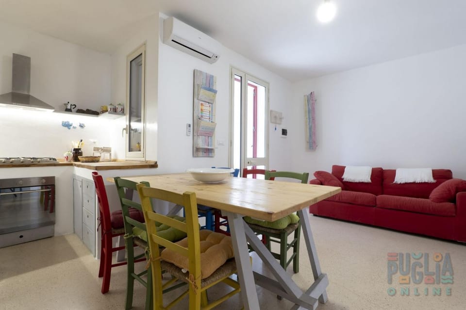 Kitchen or kitchenette, Living room, Seating area, Dining area, pet friendly, stove