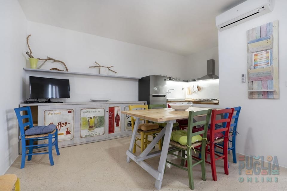 Kitchen or kitchenette, Dining area, minibar, oven, pet friendly, stove