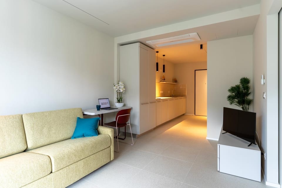 TV and multimedia, Kitchen or kitchenette, Seating area