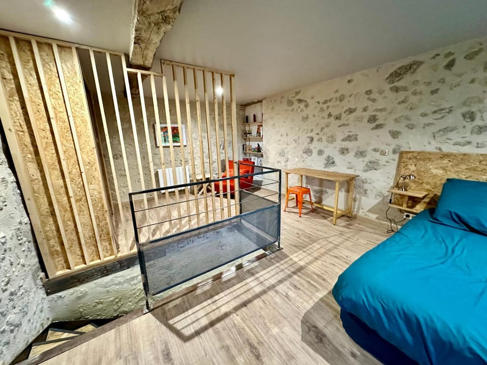 Photo of the whole room, Bedroom