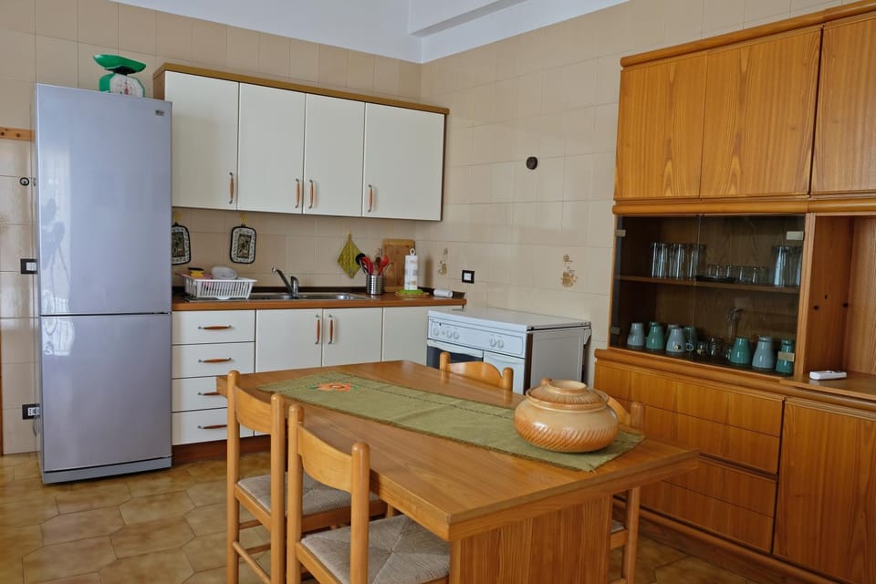 Kitchen or kitchenette, Dining area, Internal: Not applicable to any particular room