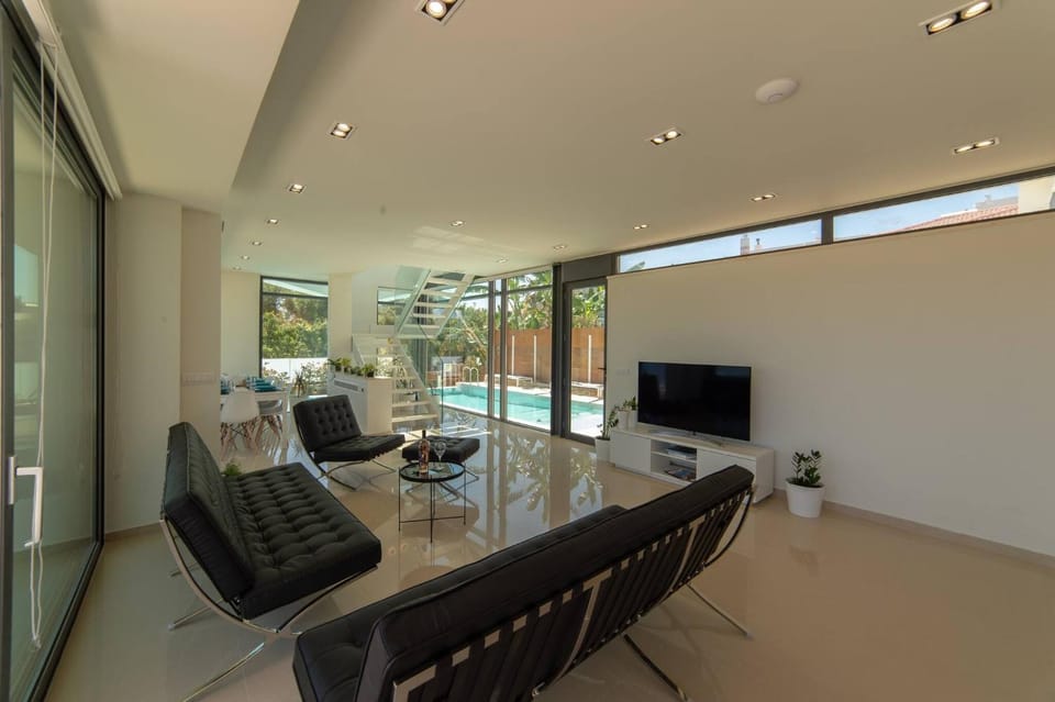 Luxury Villa Mirror - 200meters From The Beach Villa in Crete Region