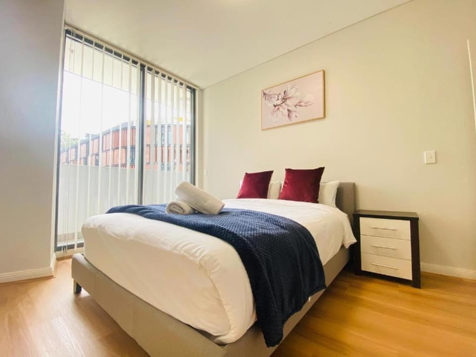 Parramatta Adorable 3Br Apt ParkingBusShopping Apartment in Parramatta