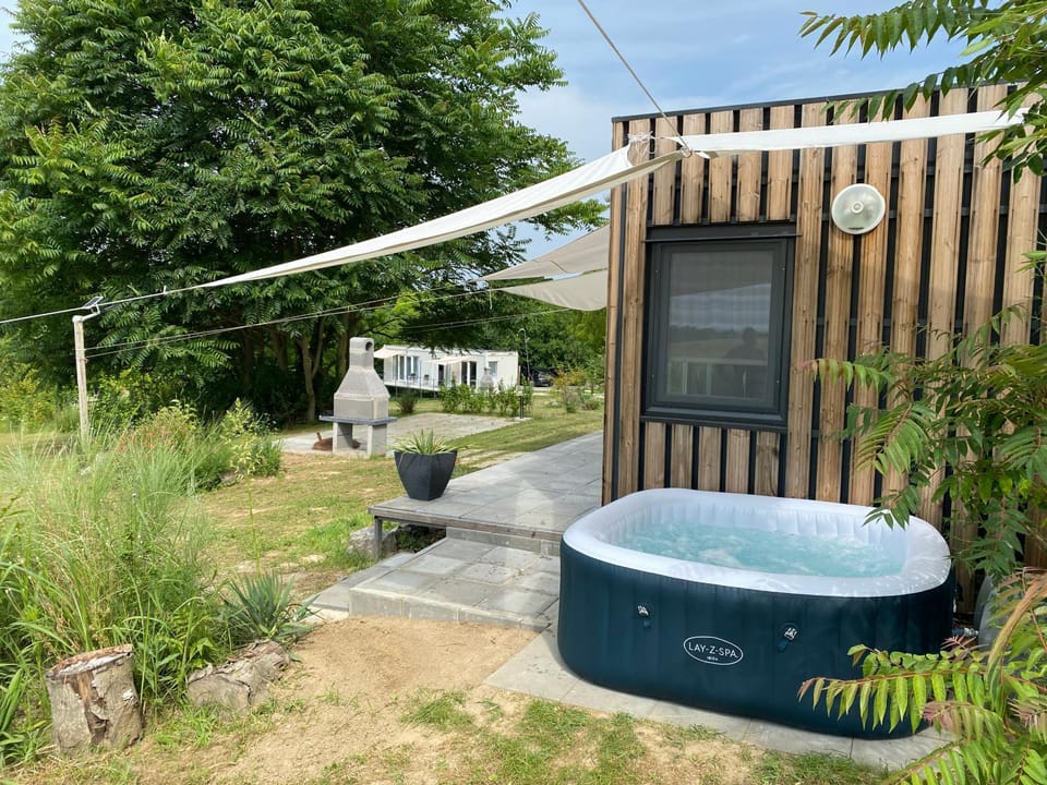 Property building, Hot Tub, Swimming pool