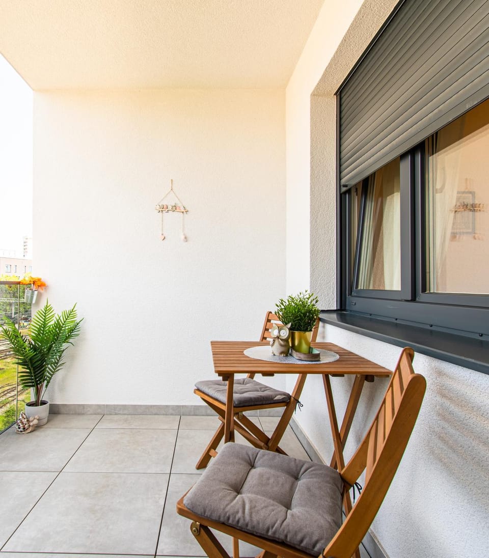 Patio, Day, View (from property/room), Balcony/Terrace, Seating area, Dining area
