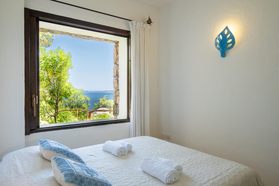 Bed, Photo of the whole room, Sea view