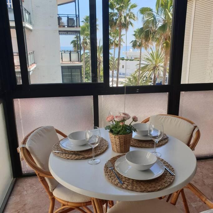 Valdecantos Beachfront Suites Apartment in Marbella