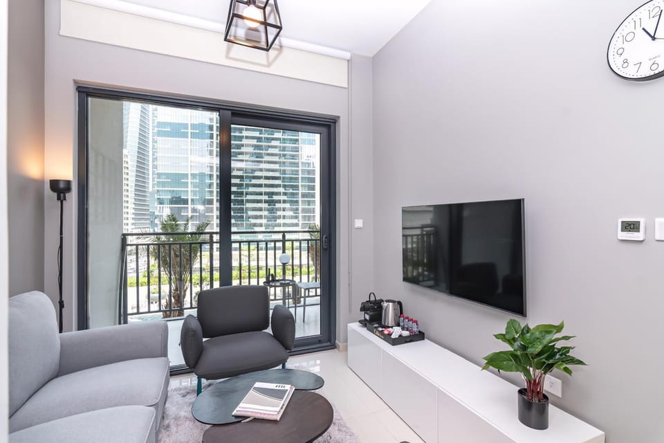 TV and multimedia, Coffee/tea facilities, Seating area, Pool view