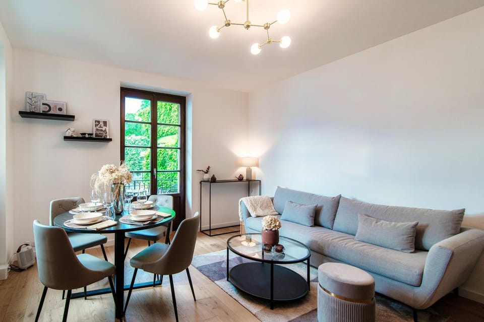 Living room, Seating area, Dining area