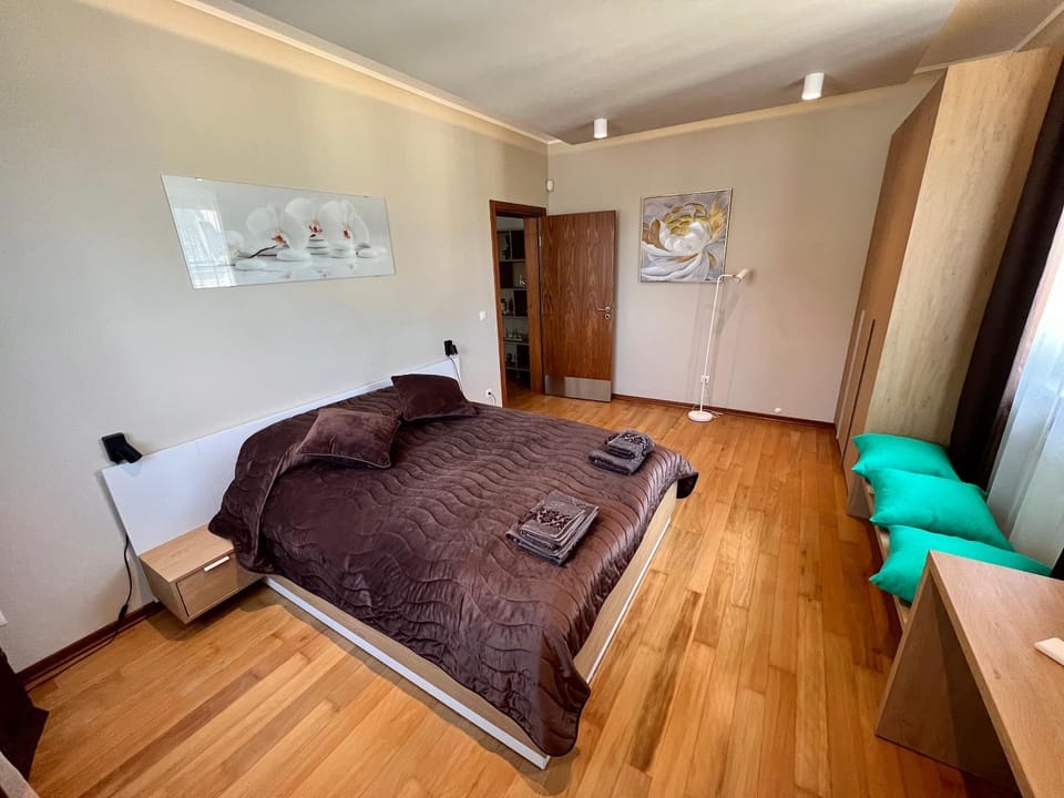 LOCATION ! LOCATION ! LOCATION ! City Garden View Oak apartment Apartment in Sofia
